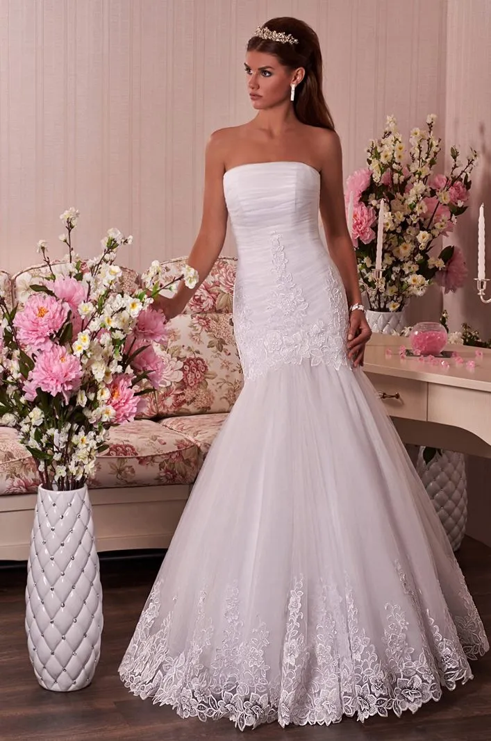 ---Arezzo wedding dresses, Mermaid-style bespoke wedding dress with straight neckline, semi-rigid and preformed bodice--