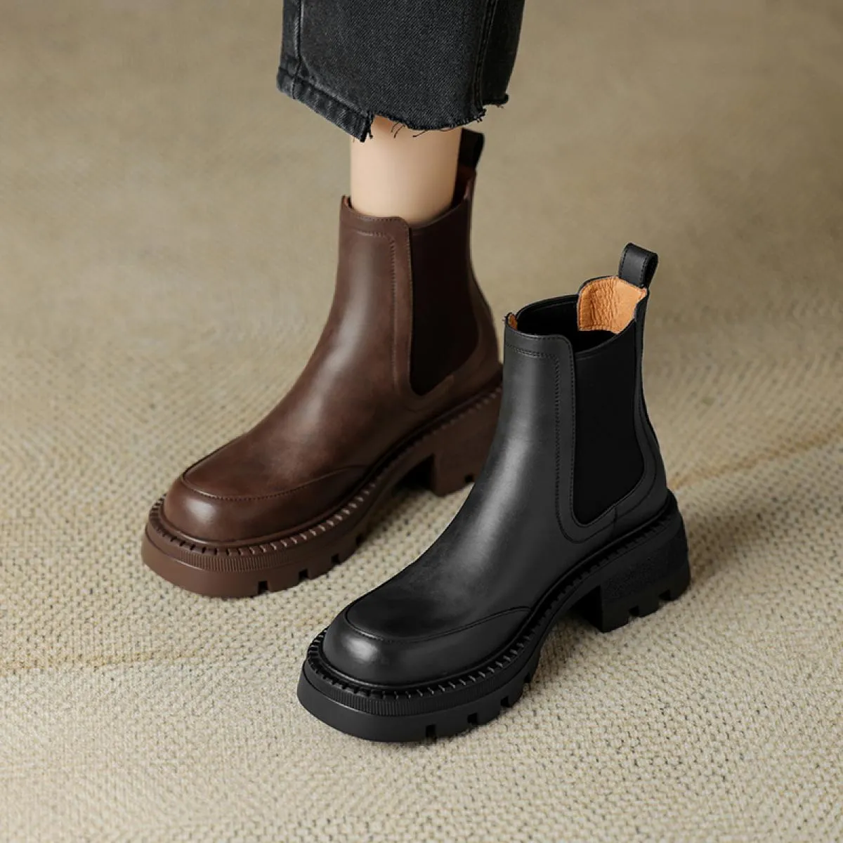 2024 Stivaletti da donna in vera pelle Autunno Inverno Tacchi spessi Chelsea Piattaforme Scarpe da donna che lavorano Casual Tag