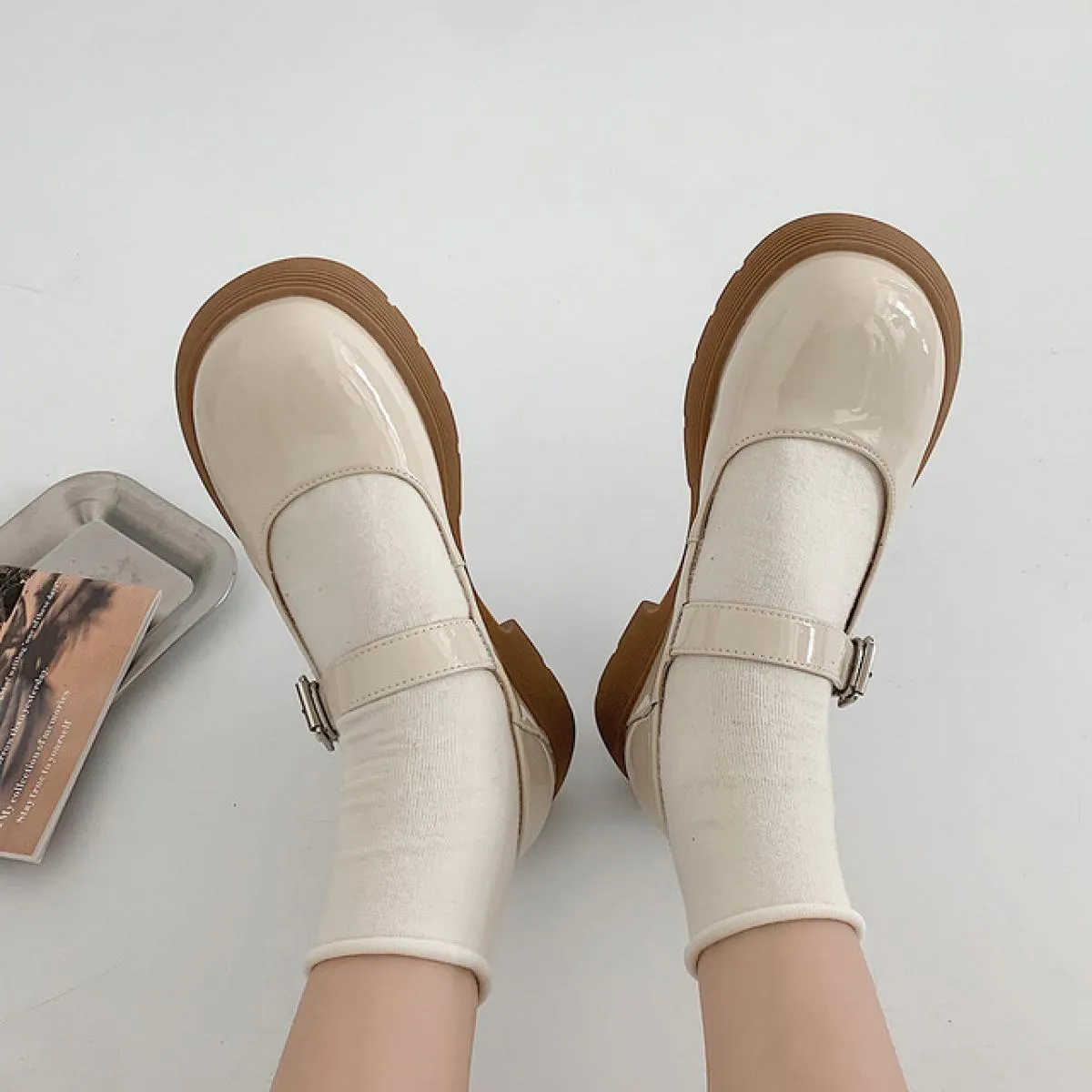 Scarpe tacco per le donne 2022 nuove scarpe con plateau Kawaii cuore fibbia Lolita scarpe uniforme fiocco tacchi spessi Med Retr